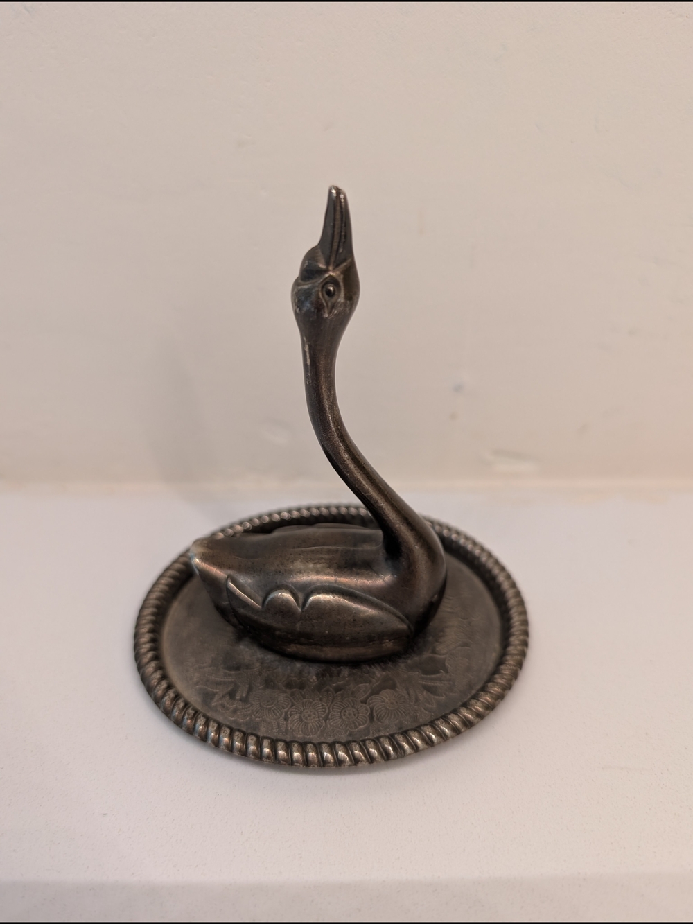 Metal Swan Ring Holder in Antique Silver Tone